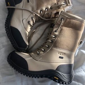UGGS ADIRONDACK II BOOT